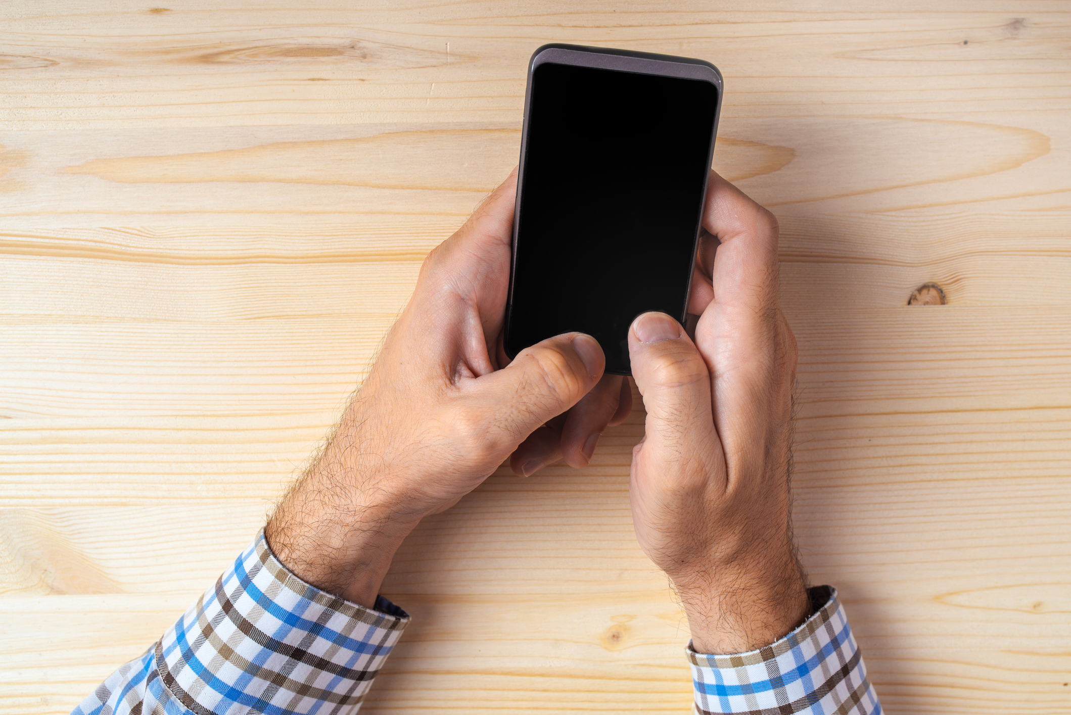 3 Hacks To Help Relieve “Texting Thumb” And Stay Productive